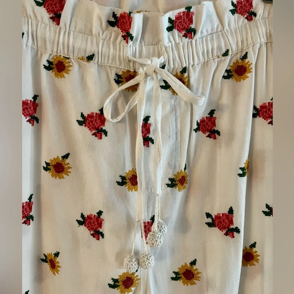 FARM Rio Mixed Cross Stitch Flowers Embroidered Pants - Picture 4 of 7
